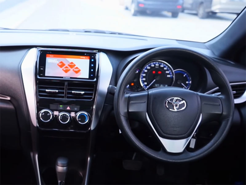 Review Toyota Yaris G 2018 - Dashboard