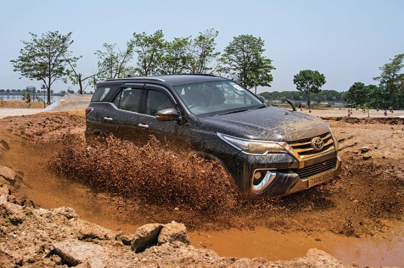 Toyota Fortuner off-road