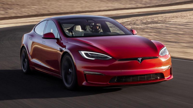 Mobil Listrik Tesla Model S Plaid terbaru