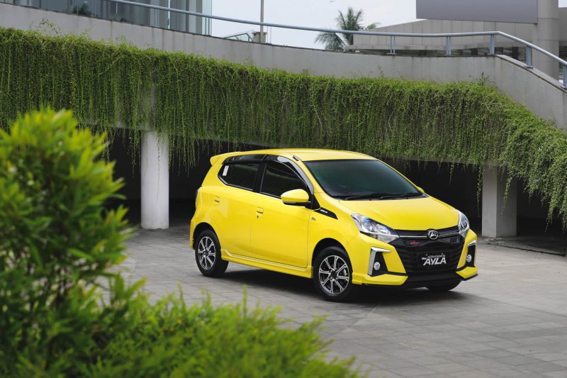 Daihatsu Ayla R warna kuning